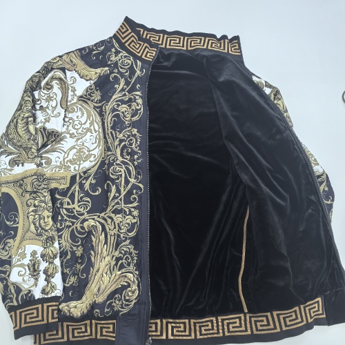 Polyester velvet and polyester stretch digital printed double-sided threaded jacket